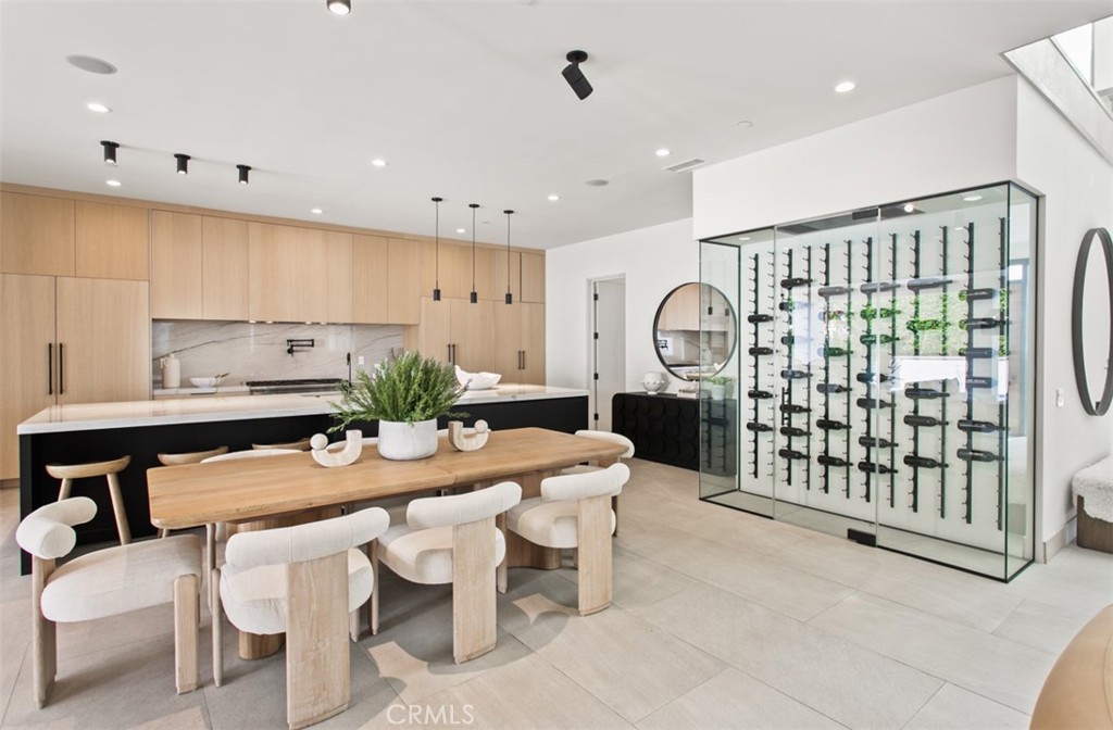 1210 Kings Rd