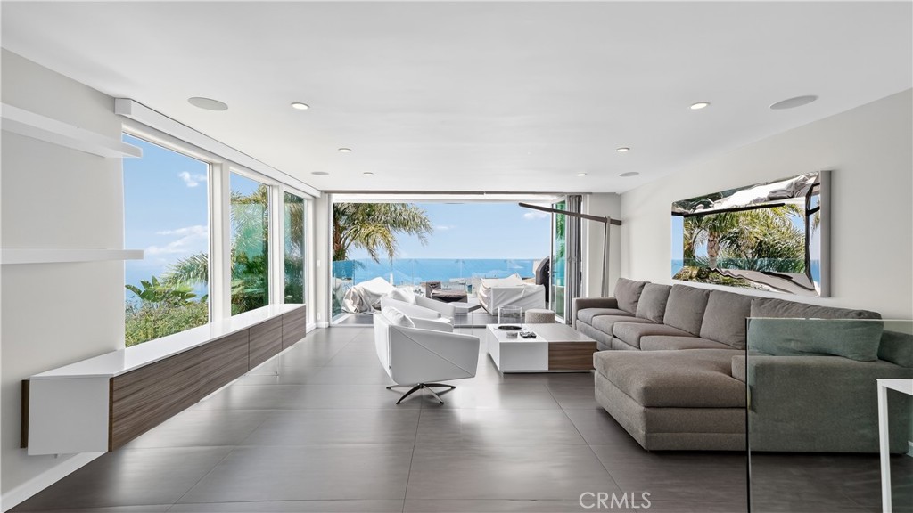 855 Santa Ana Street