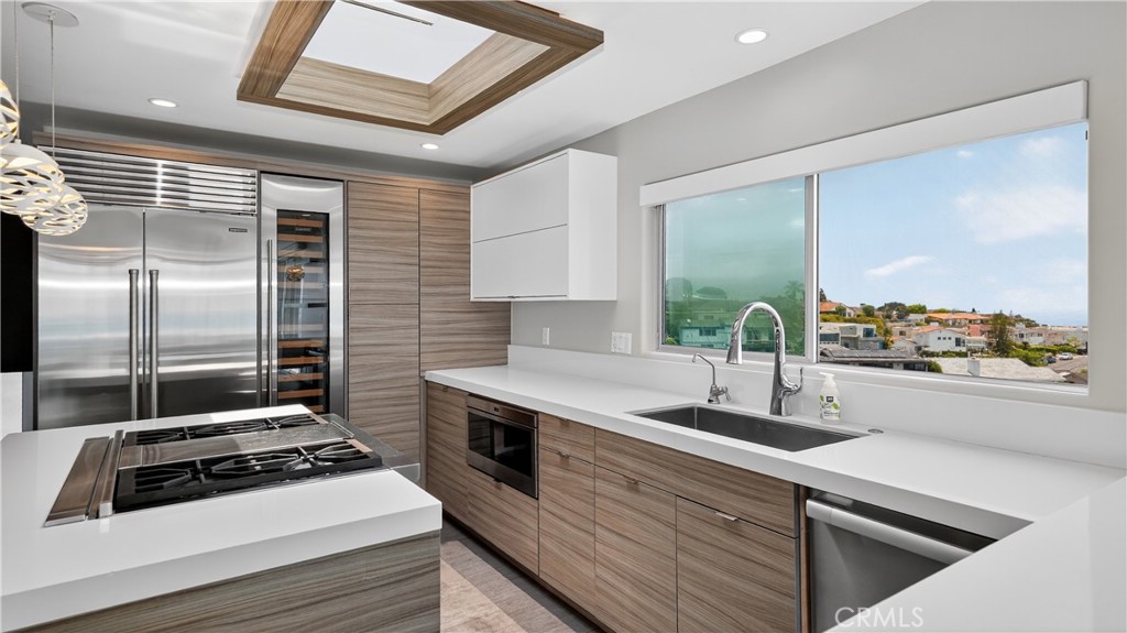 855 Santa Ana Street