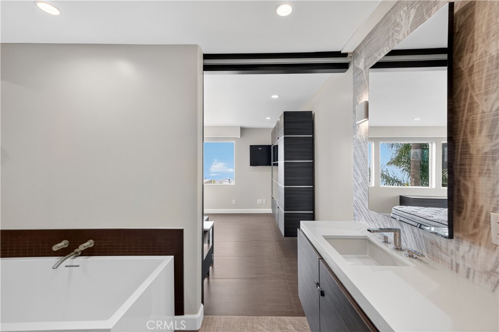 855 Santa Ana Street