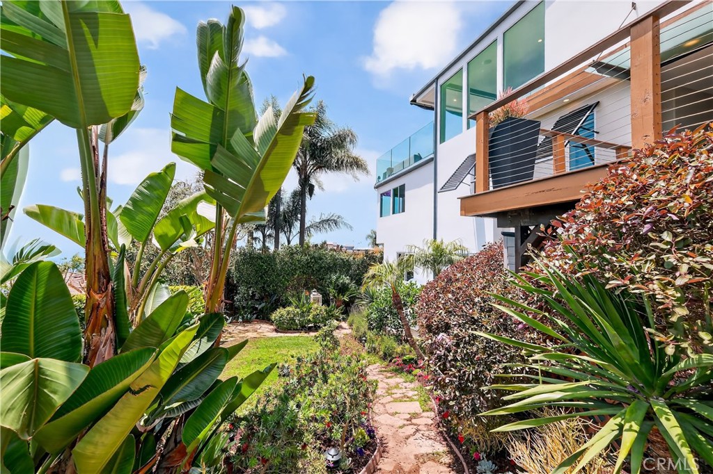 855 Santa Ana Street