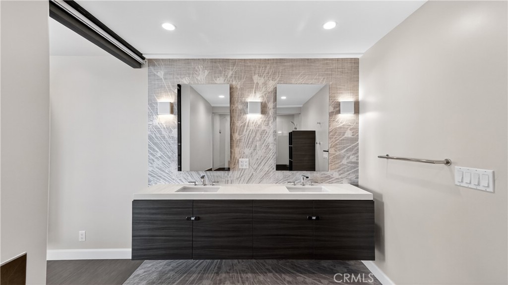 855 Santa Ana Street