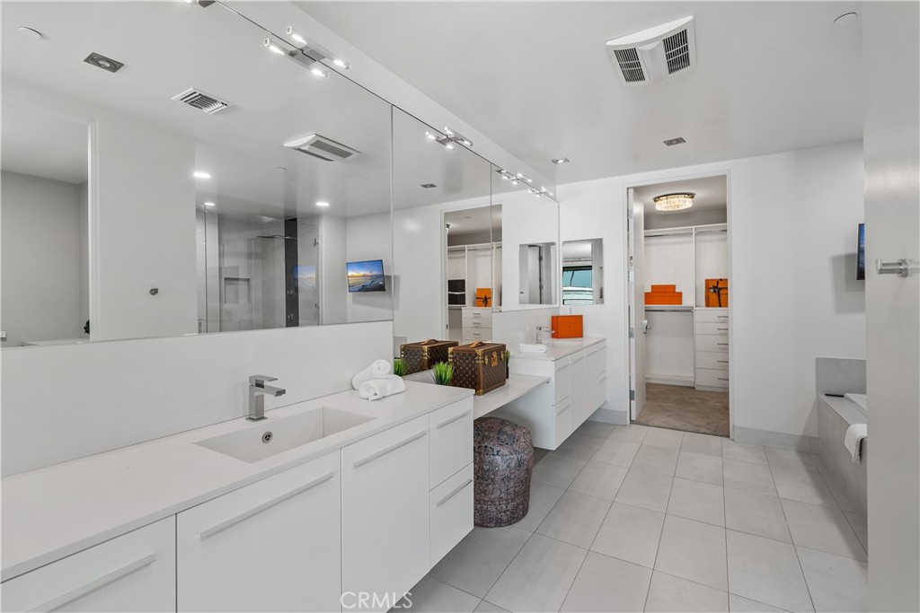 432 N Oakhurst Dr 503