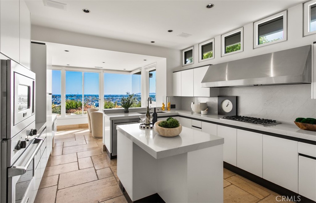 1535 Dolphin Terrace