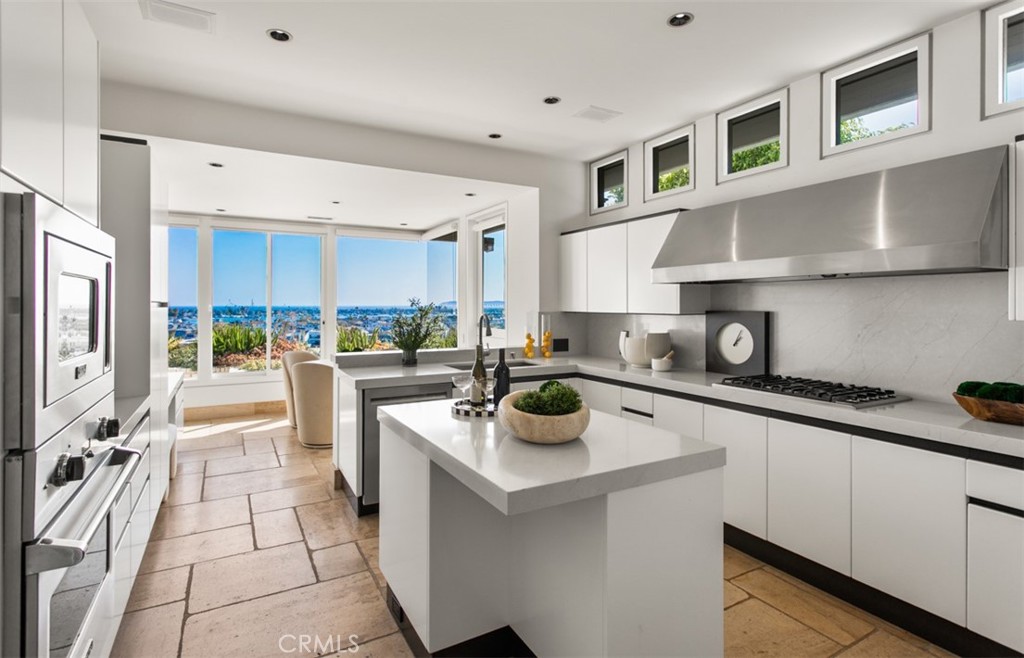 1535 Dolphin Terrace