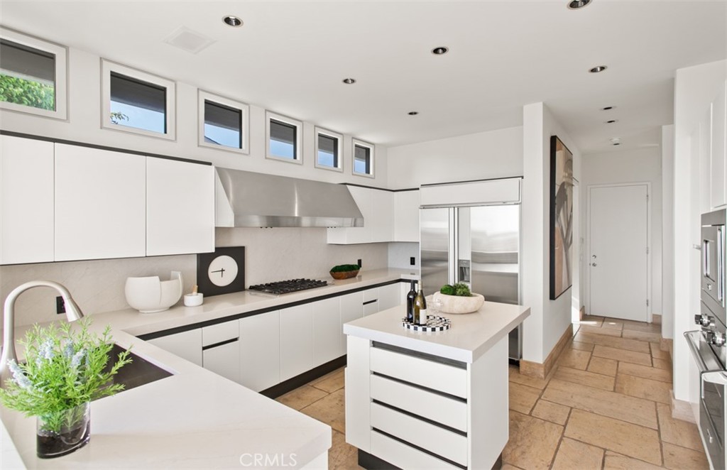 1535 Dolphin Terrace