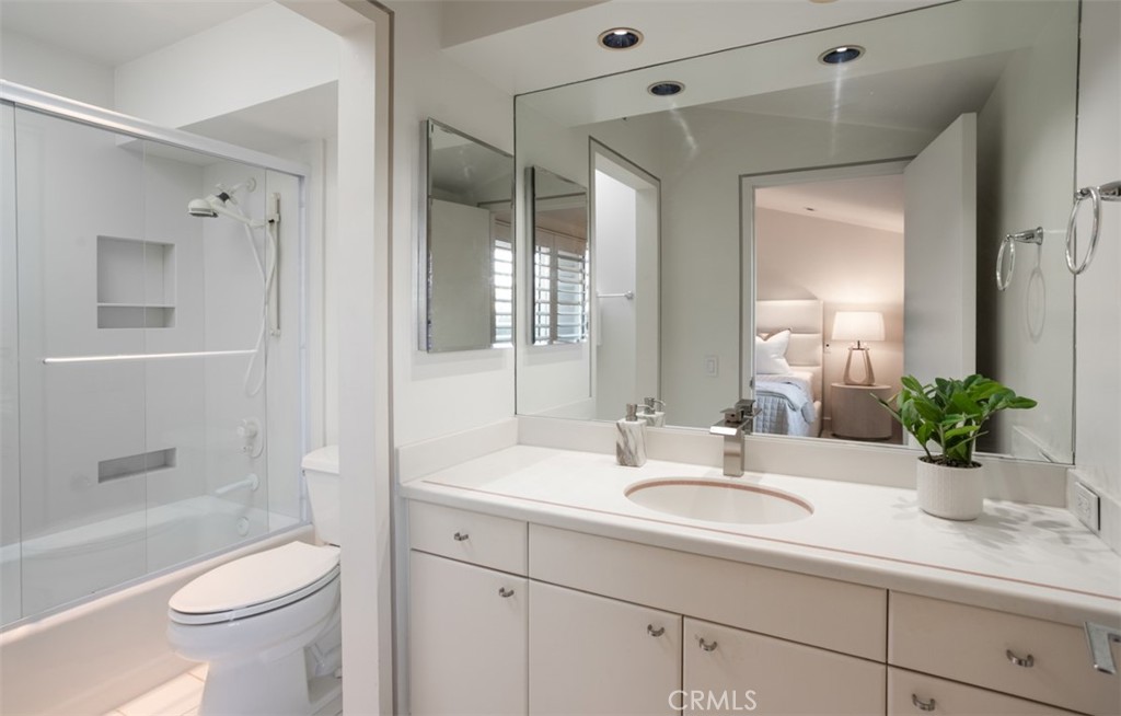 1535 Dolphin Terrace