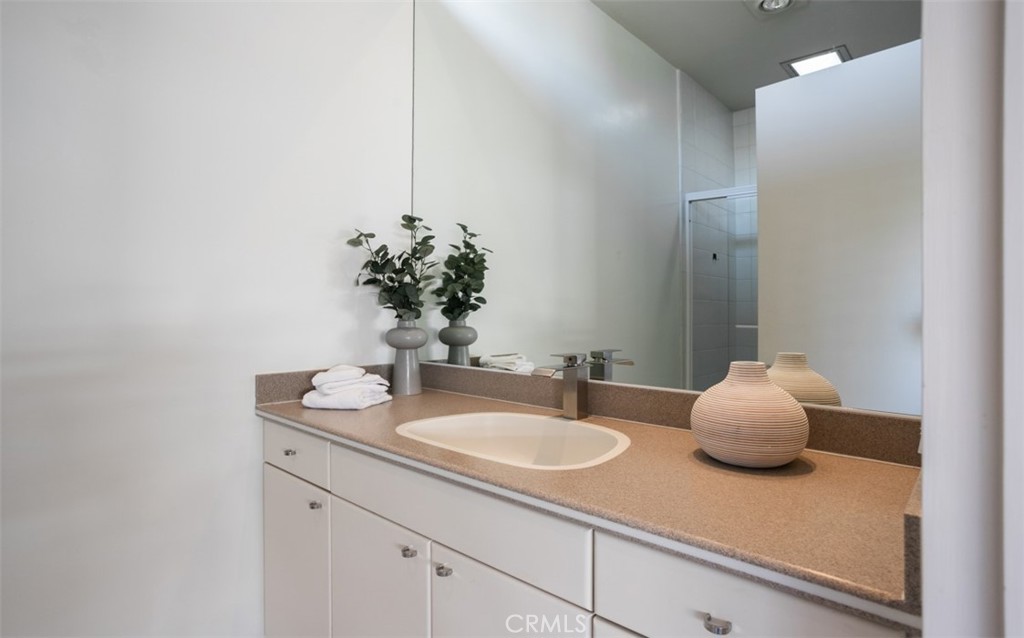 1535 Dolphin Terrace