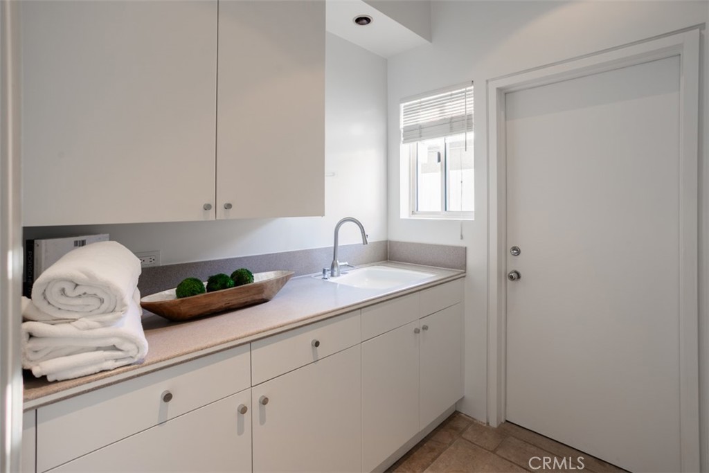 1535 Dolphin Terrace