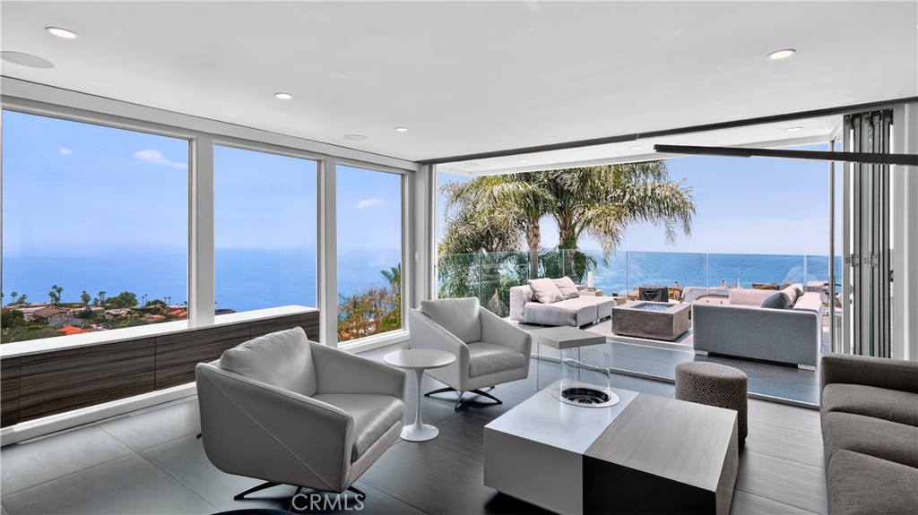 855 Santa Ana Street