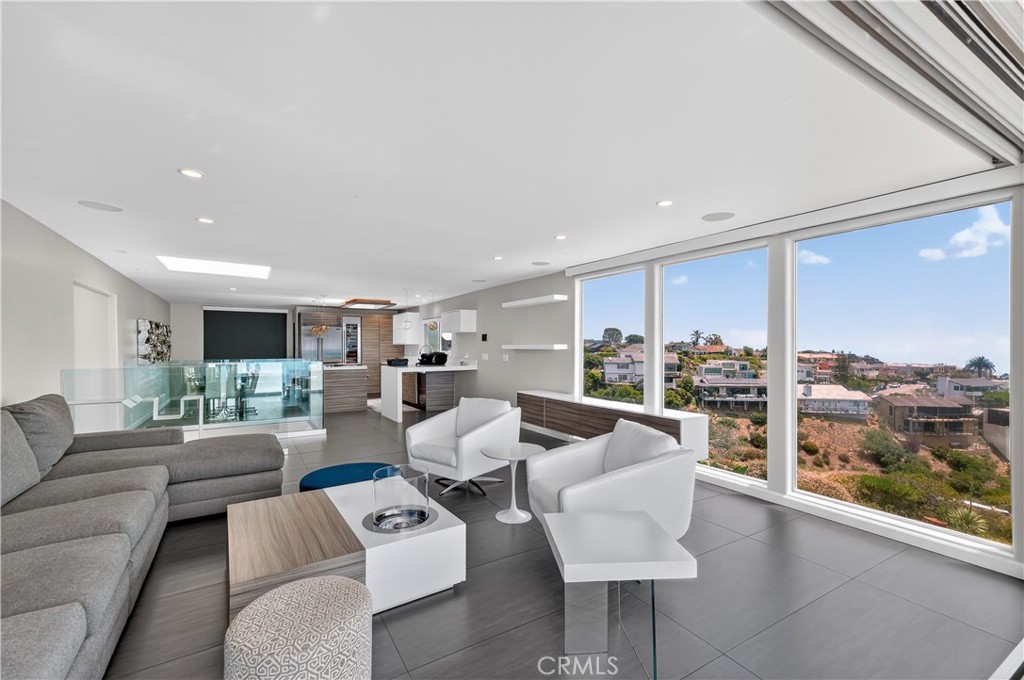 855 Santa Ana Street