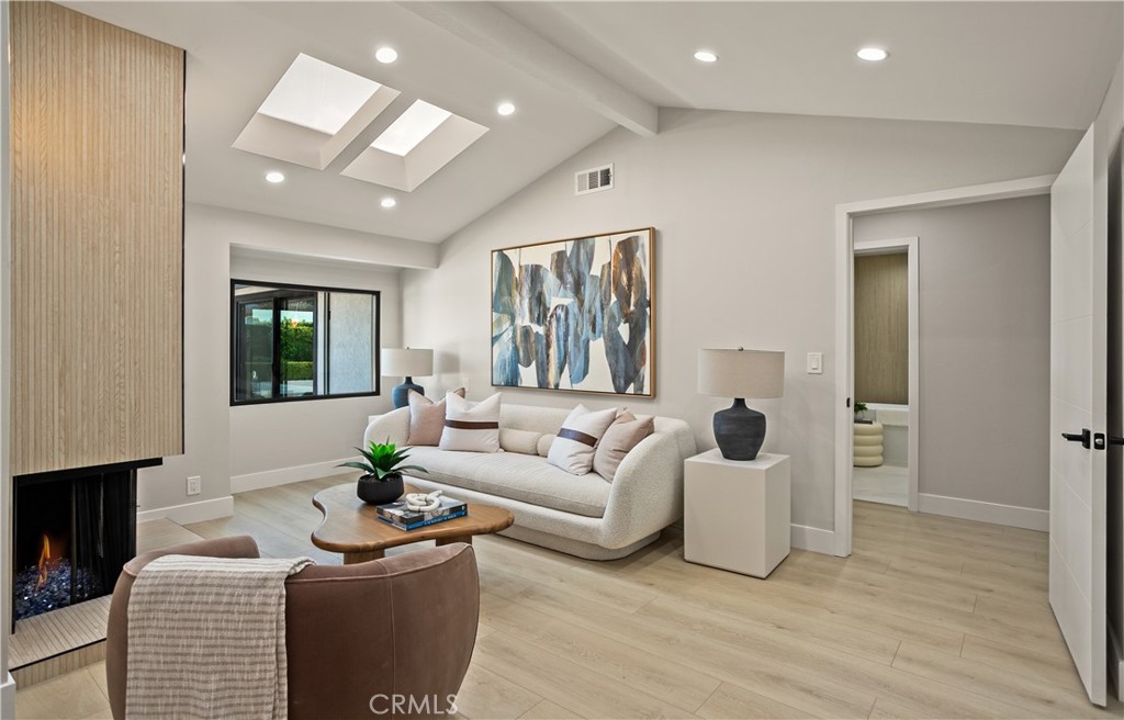 10 White Water Drive