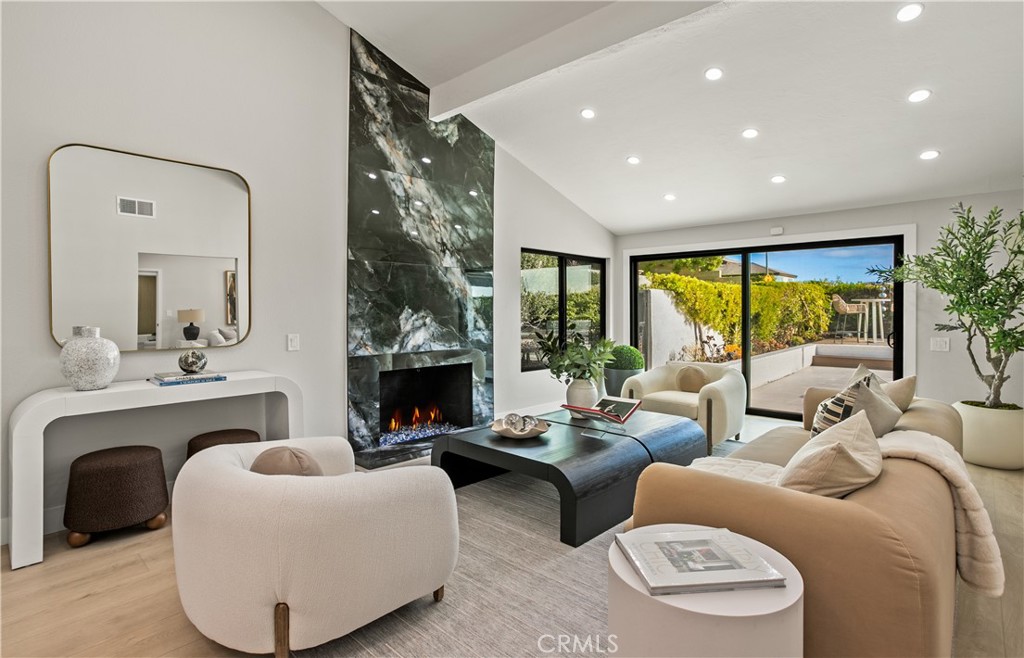 10 White Water Drive