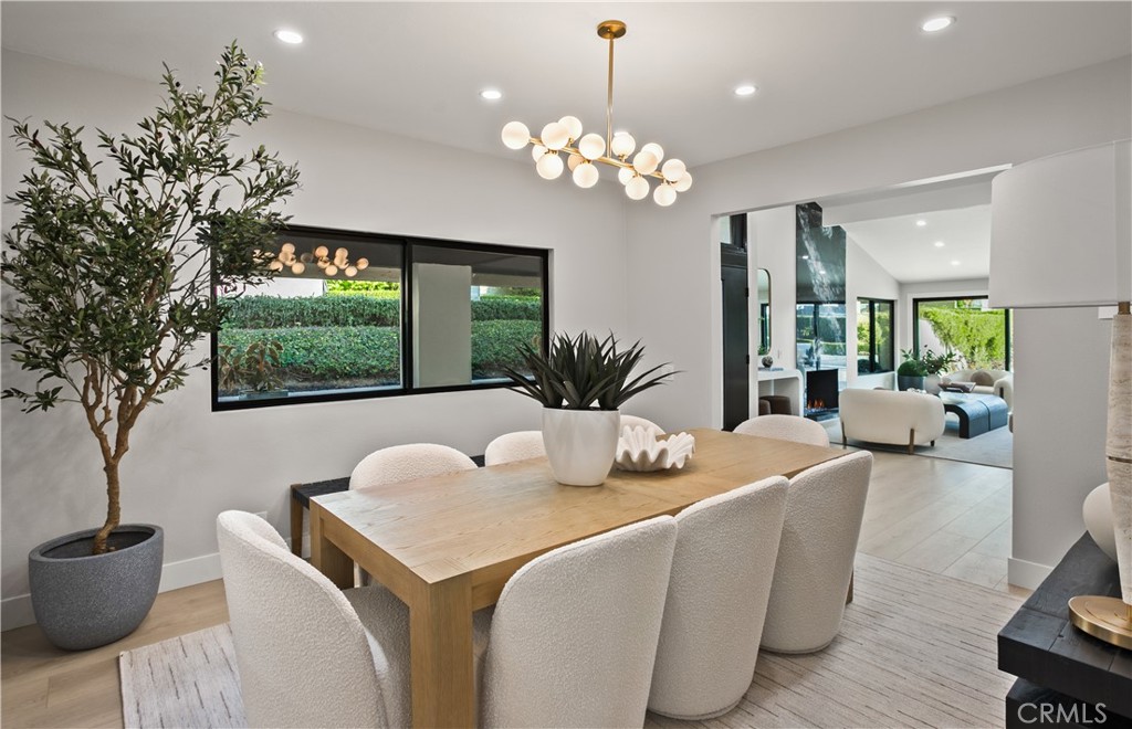 10 White Water Drive