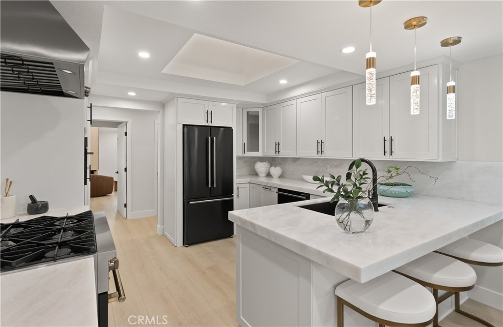 10 White Water Drive