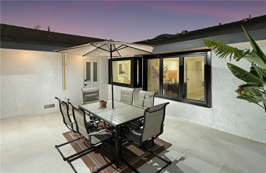 10 White Water Drive