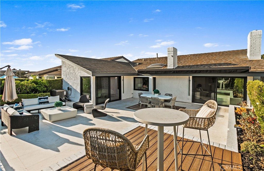 10 White Water Drive