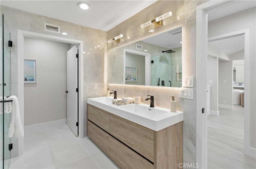 10 White Water Drive