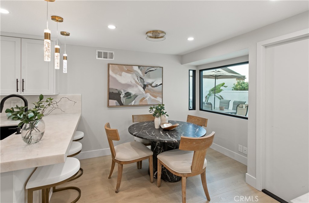 10 White Water Drive