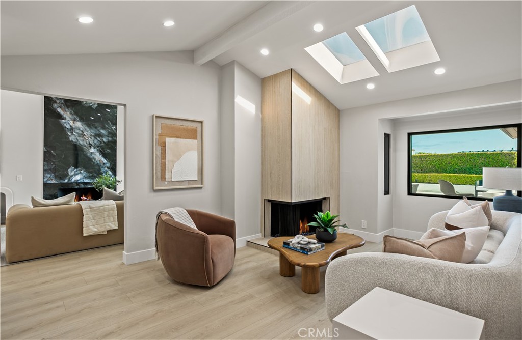 10 White Water Drive