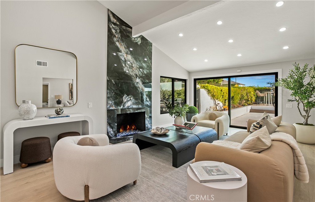 10 White Water Drive