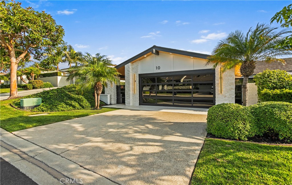 10 White Water Drive
