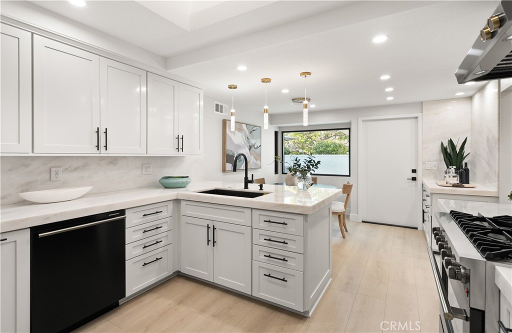 10 White Water Drive