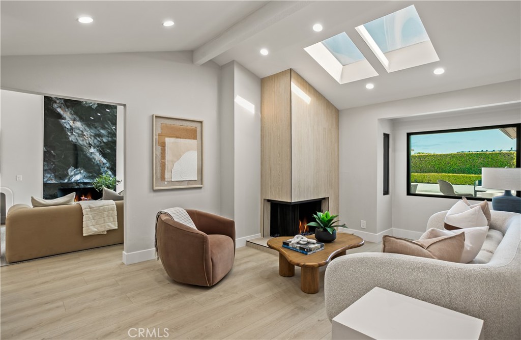 10 White Water Drive