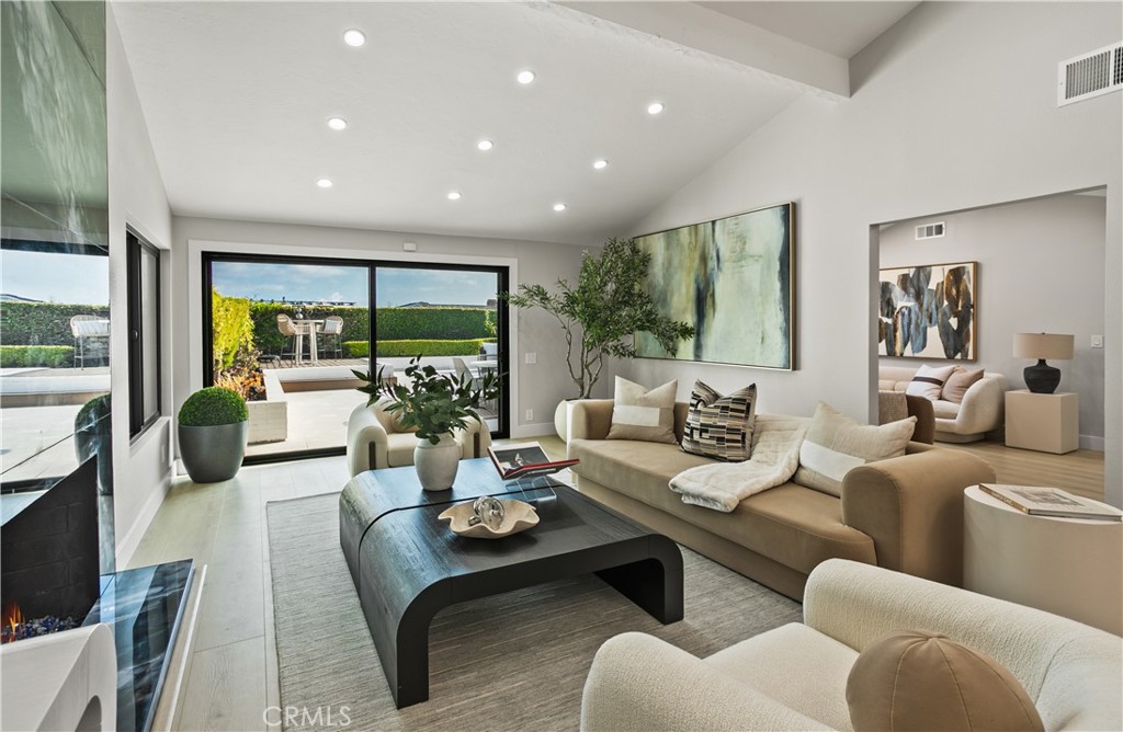 10 White Water Drive