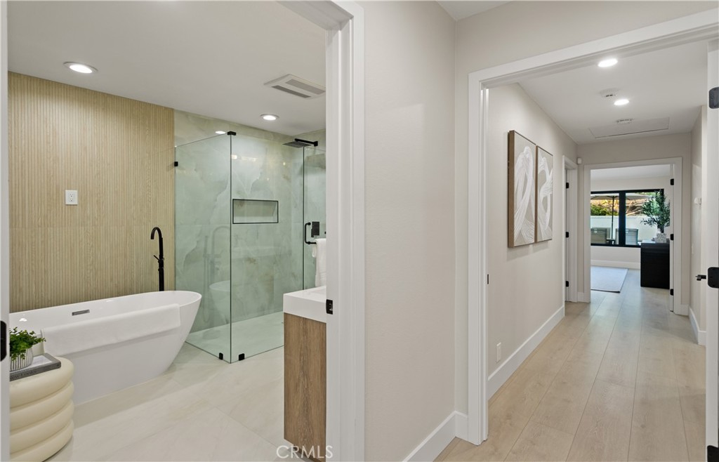 10 White Water Drive