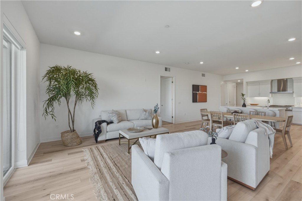 4505 Rivington