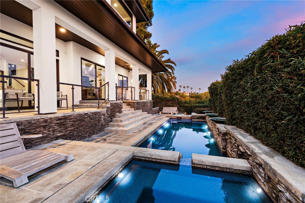 2907 Cliff Drive