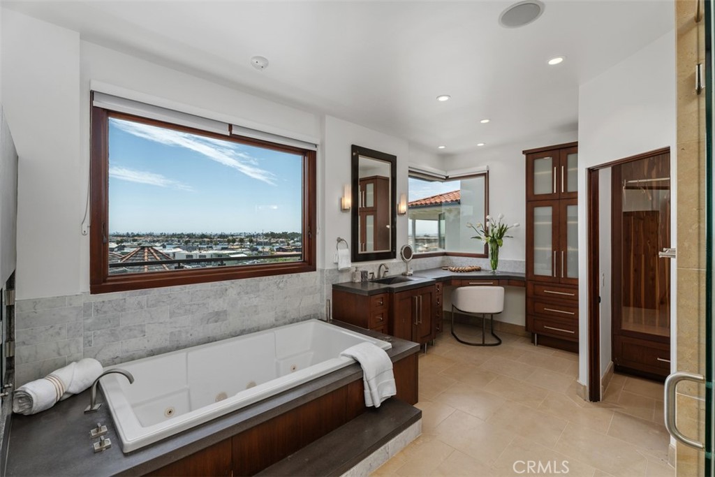 2907 Cliff Drive