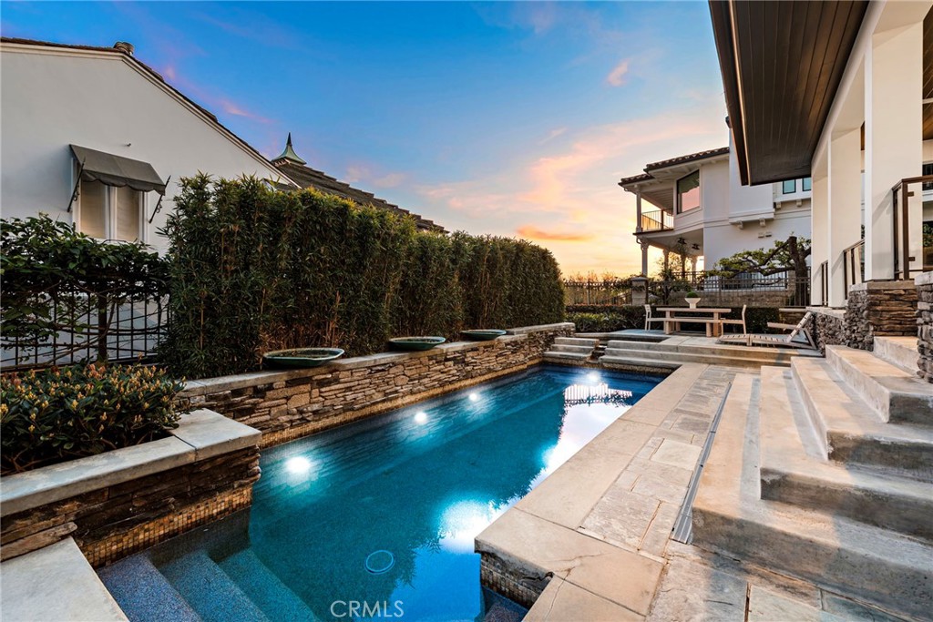 2907 Cliff Drive