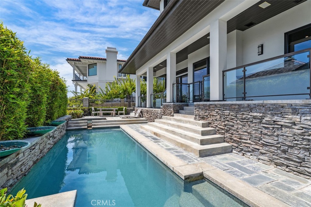 2907 Cliff Drive