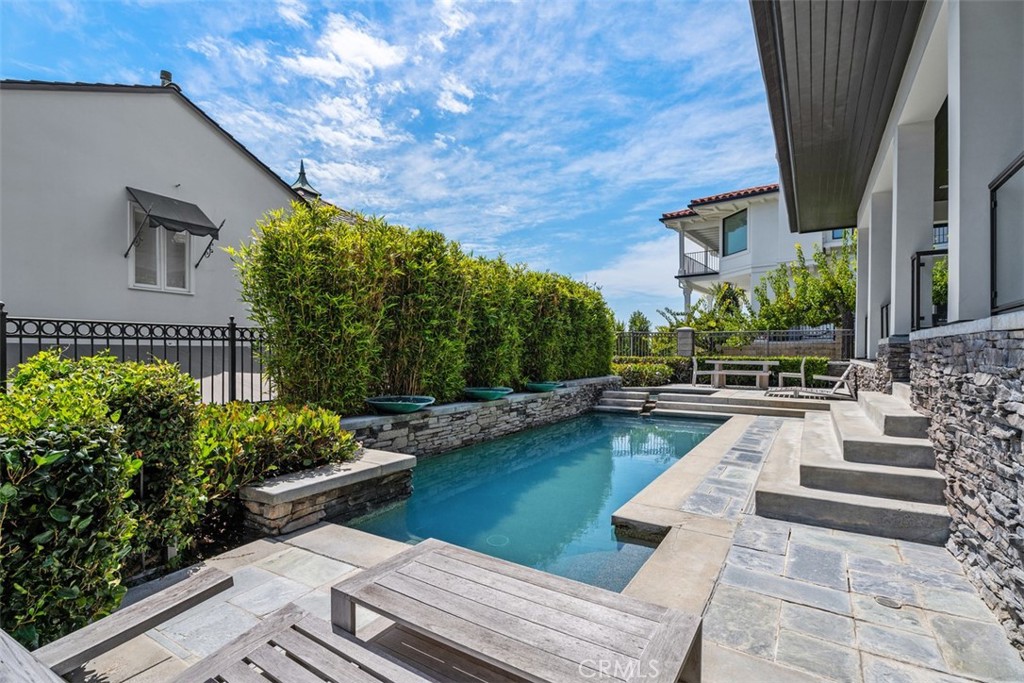 2907 Cliff Drive