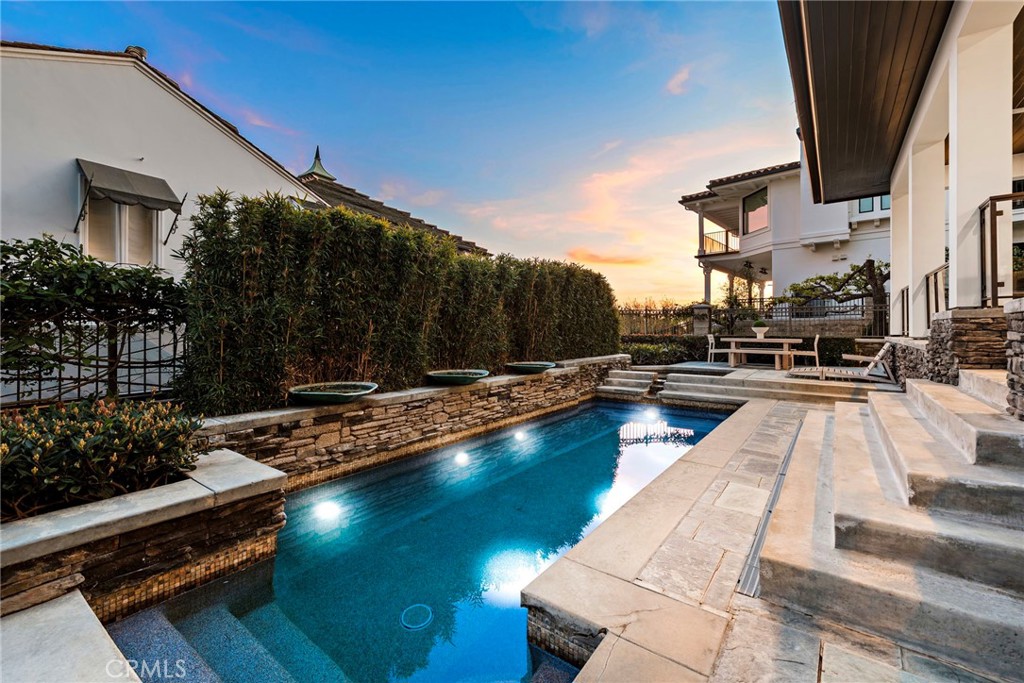 2907 Cliff Drive