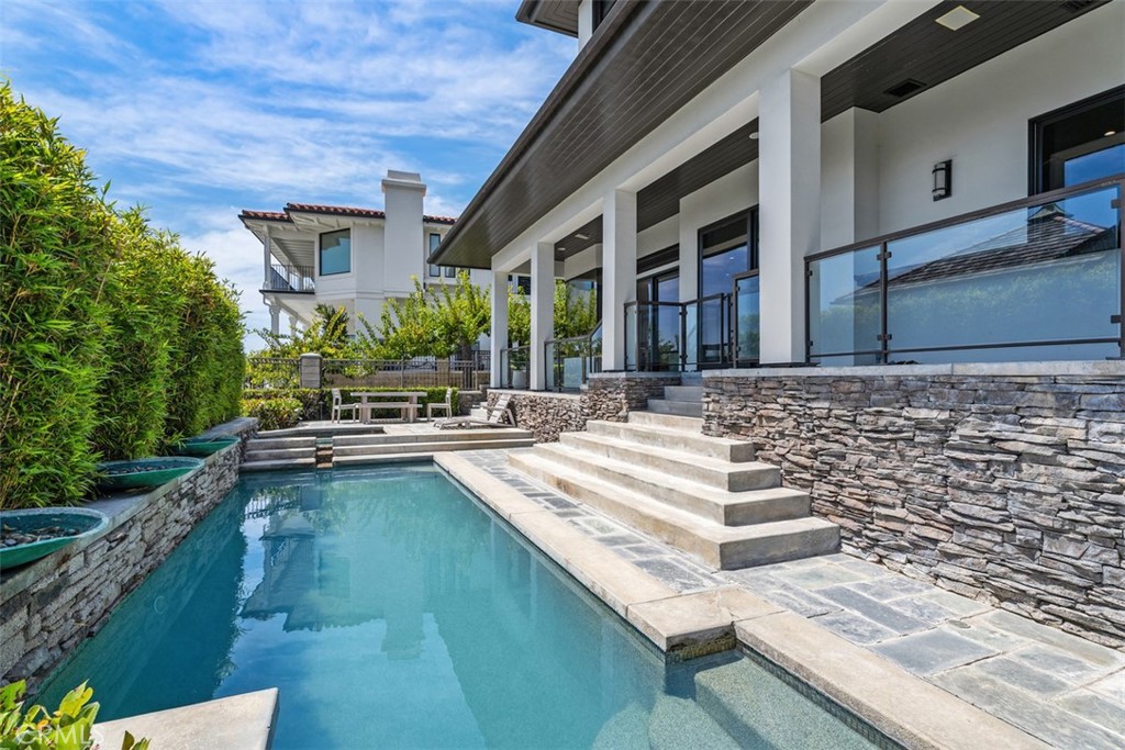 2907 Cliff Drive