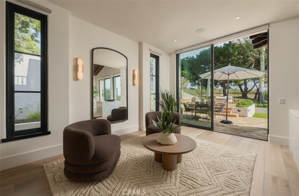 16 Pelican Point