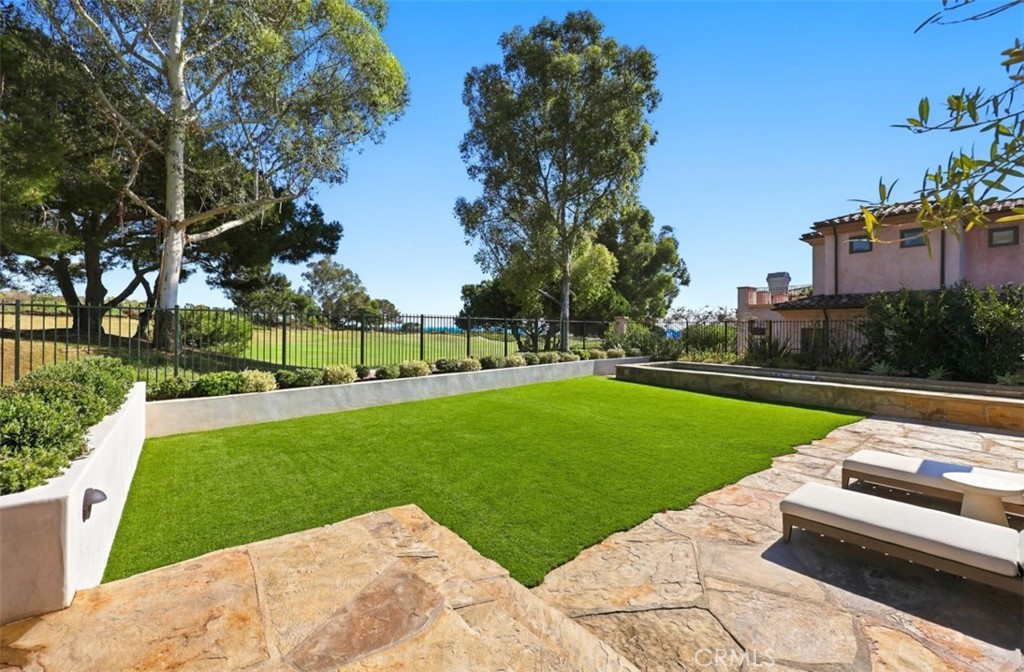 16 Pelican Point