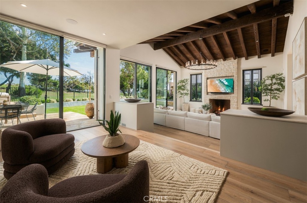 16 Pelican Point