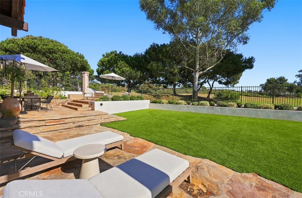 16 Pelican Point