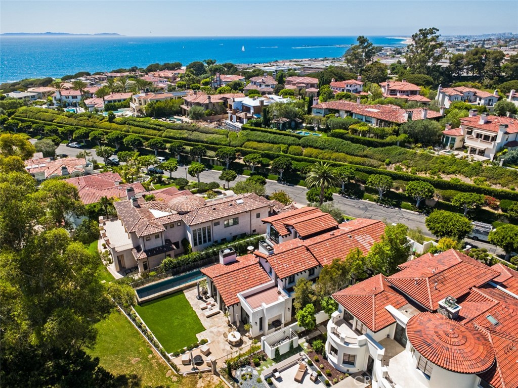 16 Pelican Point