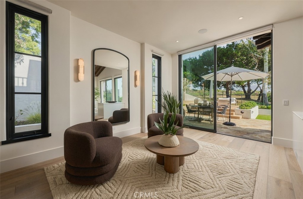 16 Pelican Point