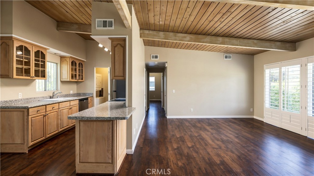 2516 Bayside Dr