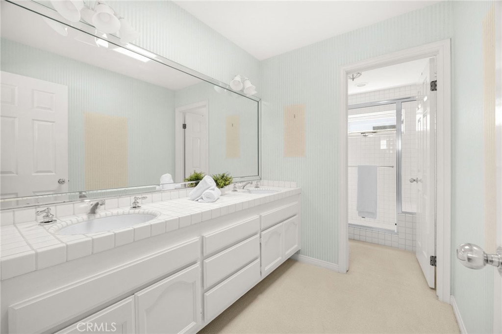 1819 1/2 W Bay Avenue B