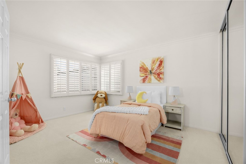 1819 1/2 W Bay Avenue B