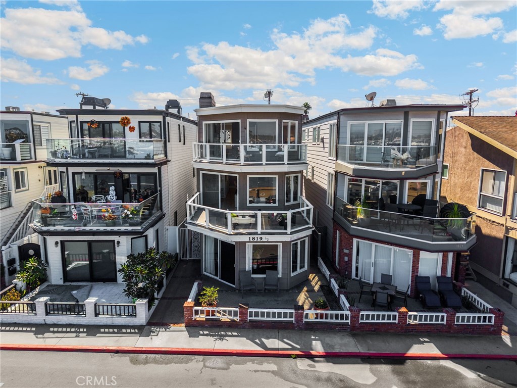 1819 1/2 W Bay Avenue B