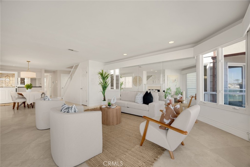 1819 1/2 W Bay Avenue B