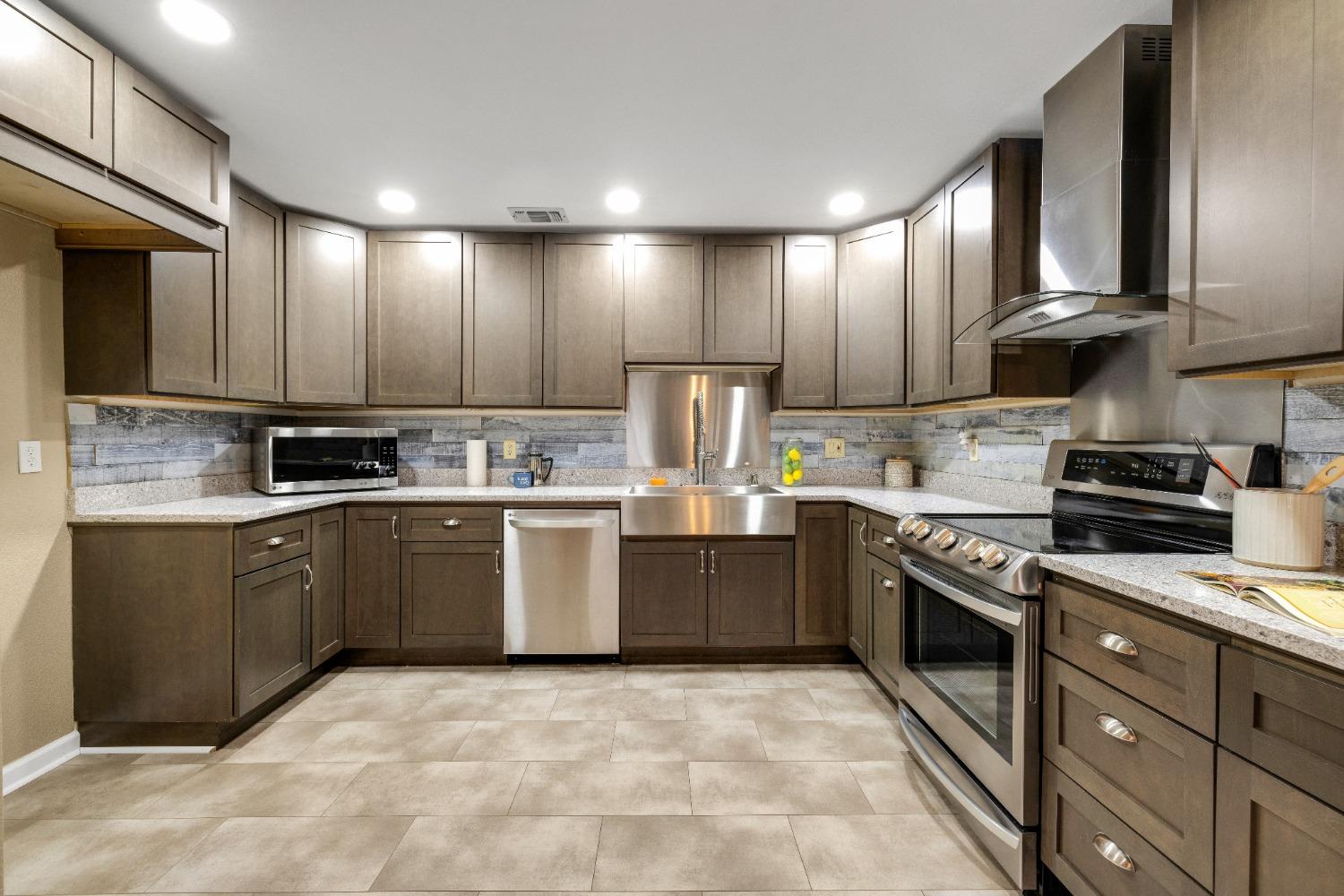 6622 Oak Lakes Lane